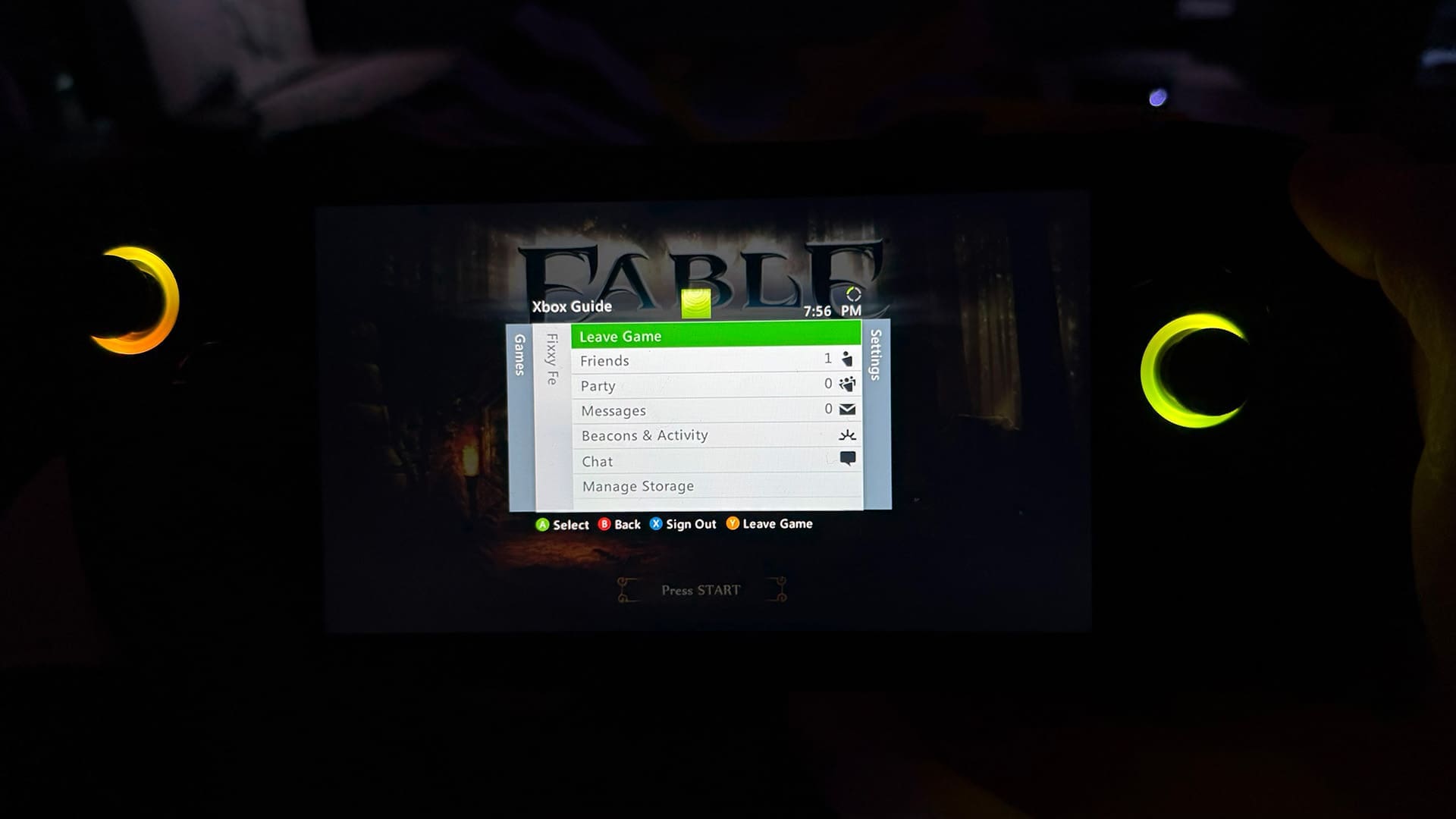 Daarbij werkt net als op de Xbox Series-consoles de oude interface door de View- en Menu-knoppen ingedrukt te houden 