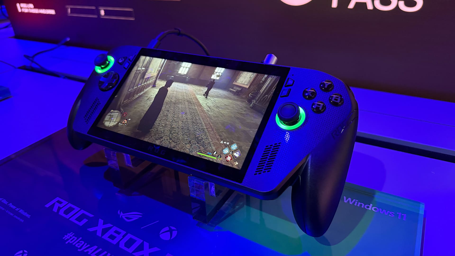 ASUS ROG Xbox Ally X gamescom 2025 hands-on preview image 3 Hogwarts Legacy demo