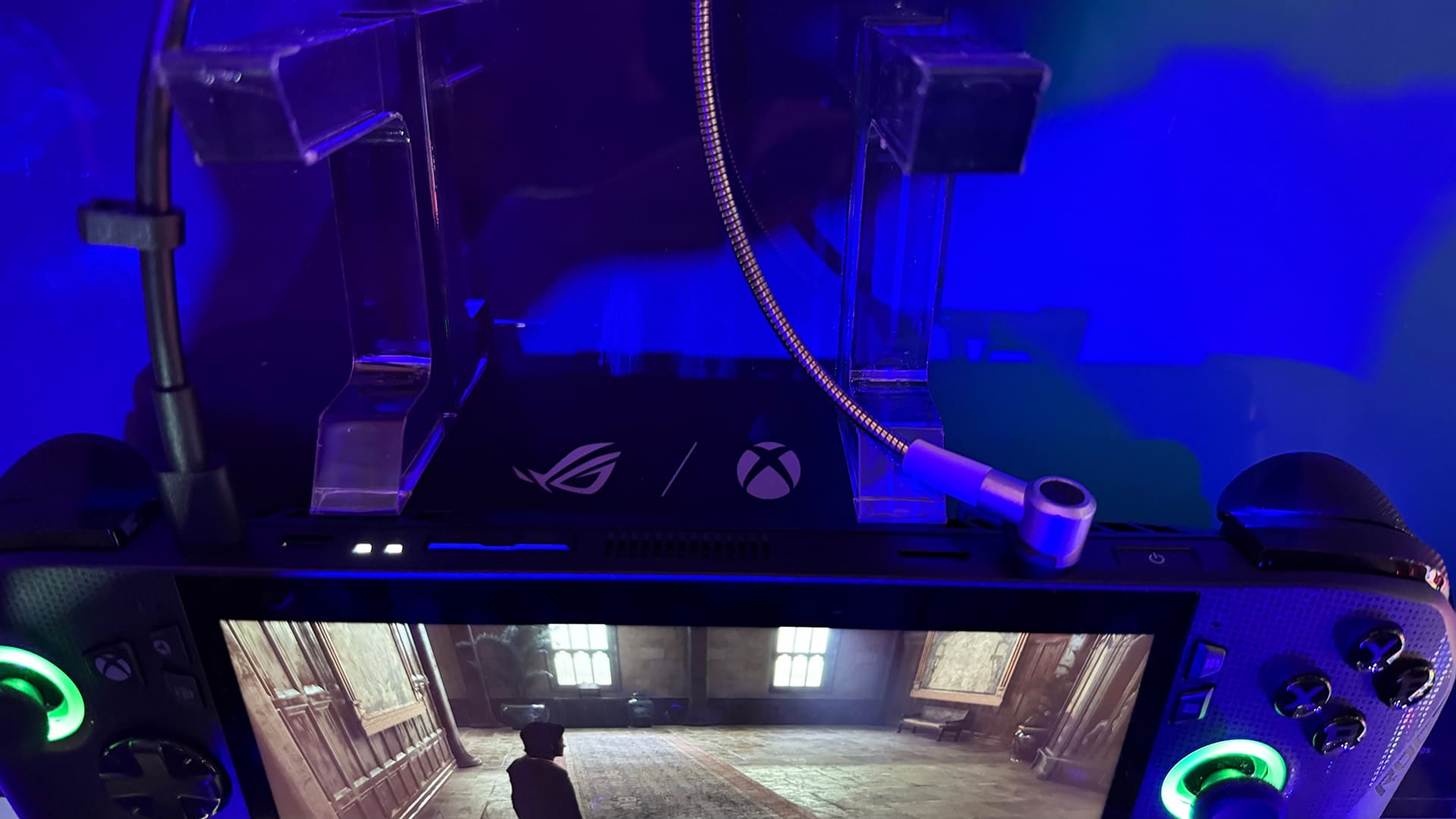 ASUS ROG Xbox Ally X gamescom 2025 hands-on preview image 5 volume buttons ports