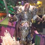 Een life-size statue van Talion uit Middle-Earth: Shadow of War.